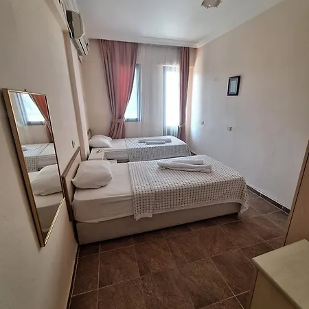 Hotel Golden Beach 3*